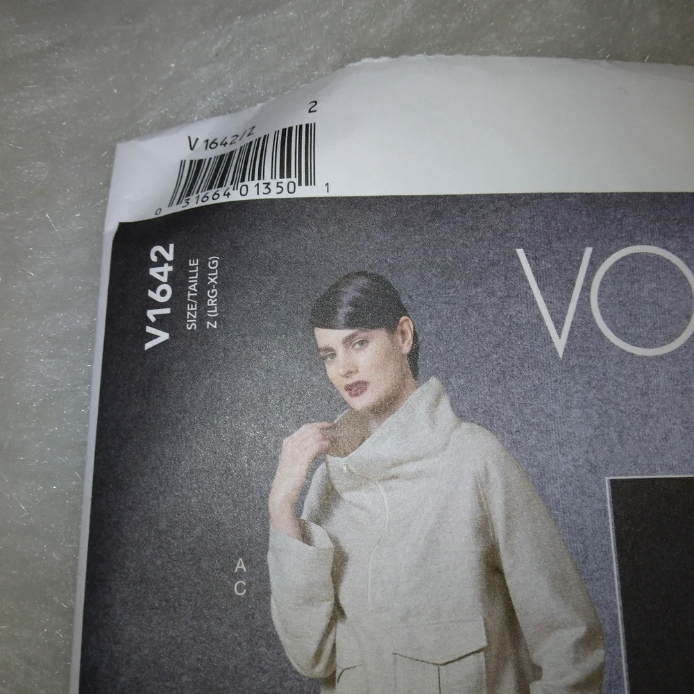 VOGUE V1642 SZ L-XL Misses very loose fitting top and elastic back waist pants.